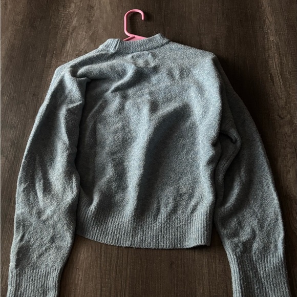 Abercrombie & Fitch Light Blue Cropped Crewneck Sweater - Picture 2 of 7